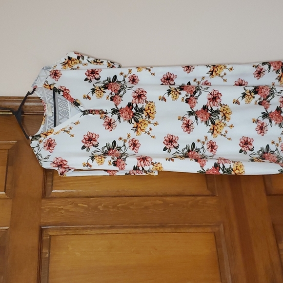 Bobbie Brooks Dresses & Skirts - 1X Bobbie Brooks  polyester spandex,mid dress, some wear and pilings,